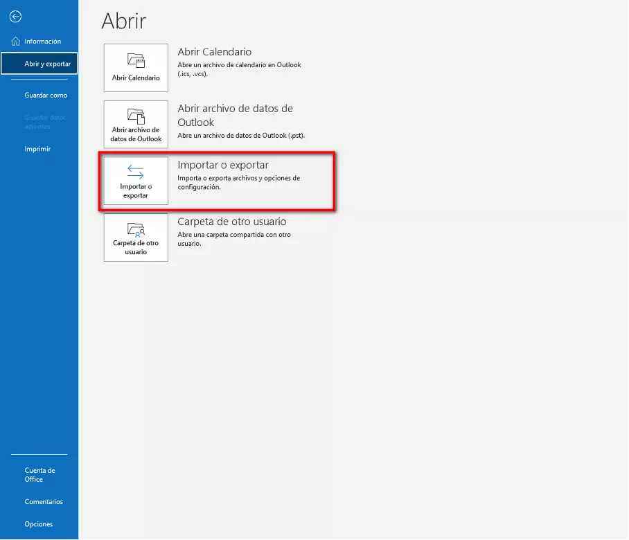 Menú “Abrir” de Outlook, que se encuentra en “Archivo” > “Abrir y exportar”