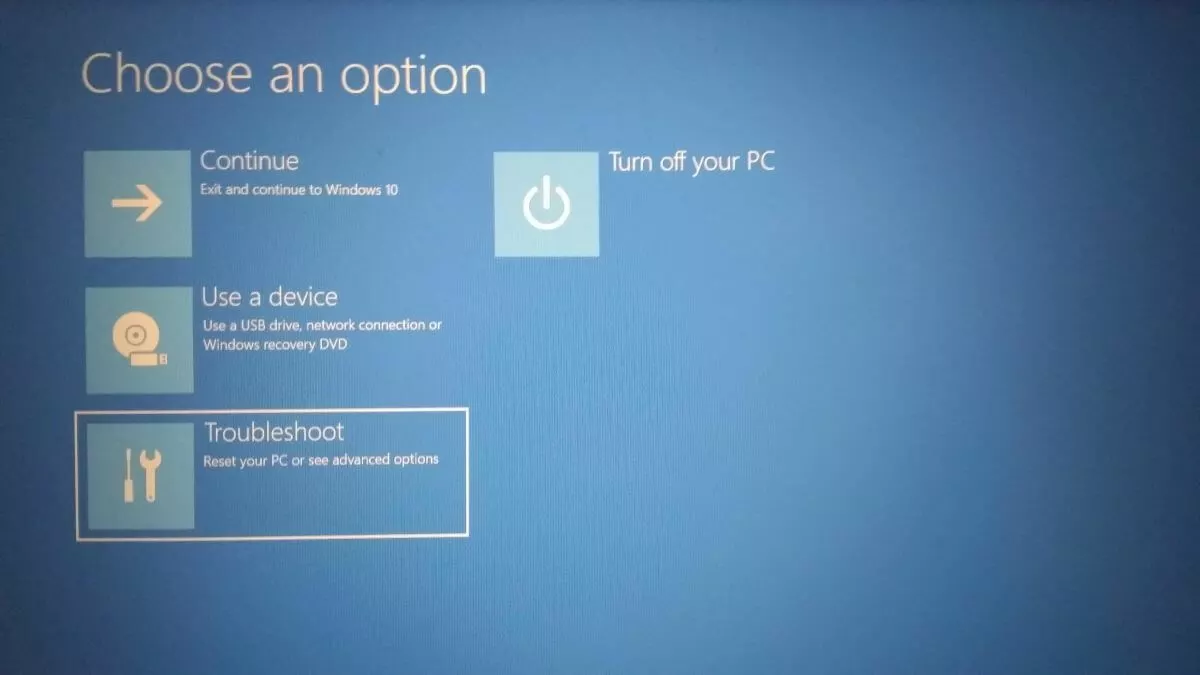 Captura de pantalla de la UEFI en Windows 10: seleccionar opción